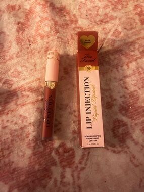 Too Faced power plumping Lip Injection Cream Lipstick - Big Lip Energy